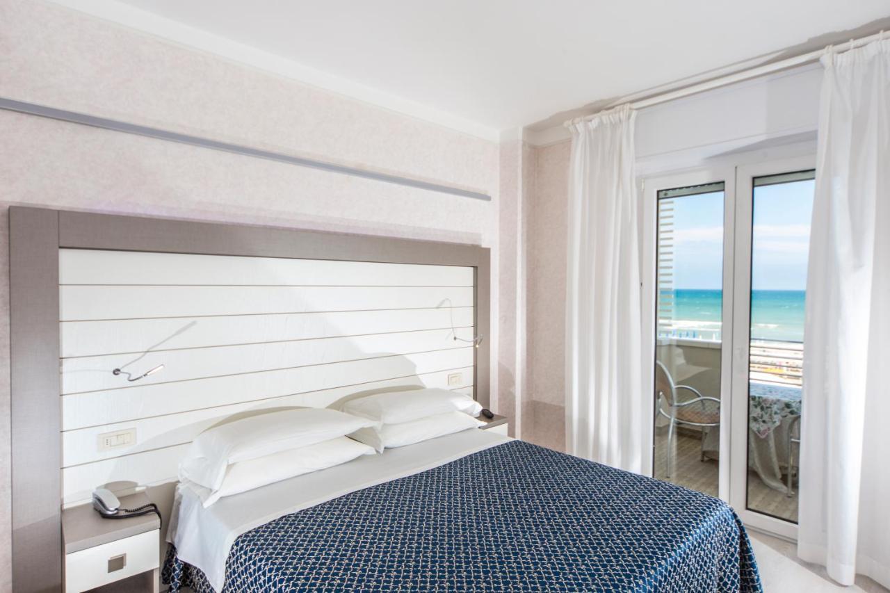 Hotel Record Riccione Buitenkant foto