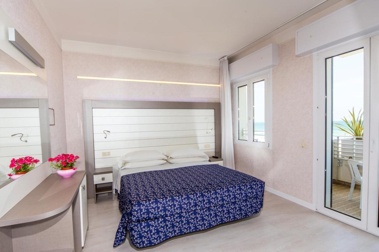 Hotel Record Riccione Buitenkant foto