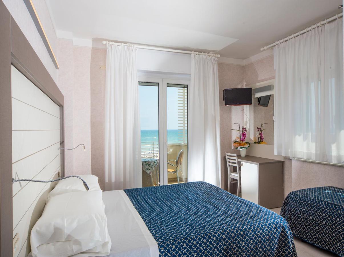 Hotel Record Riccione Buitenkant foto