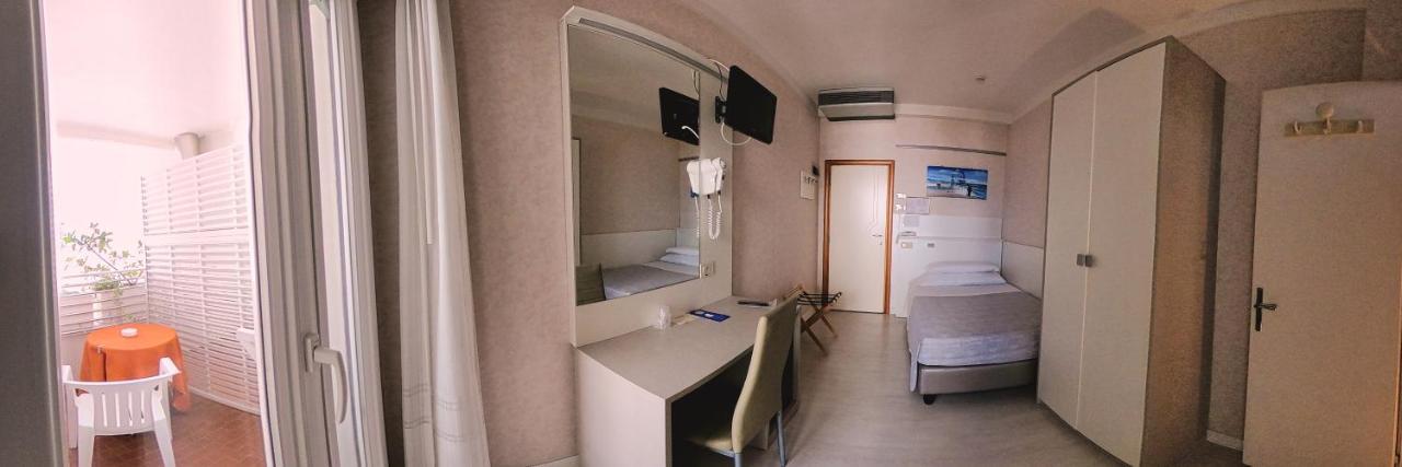 Hotel Record Riccione Buitenkant foto