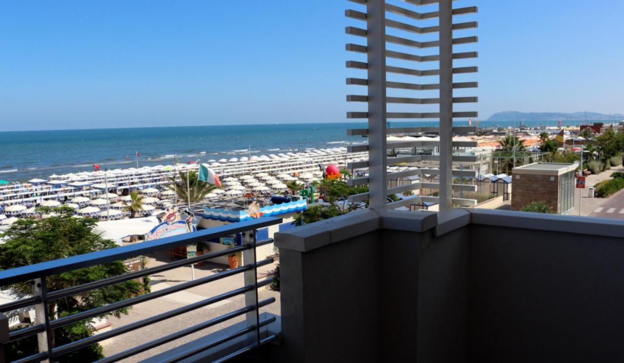 Hotel Record Riccione Buitenkant foto