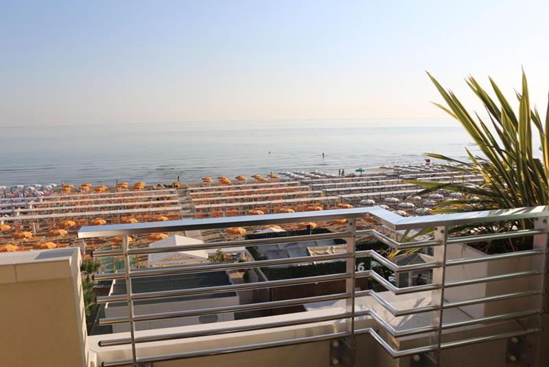 Hotel Record Riccione Buitenkant foto
