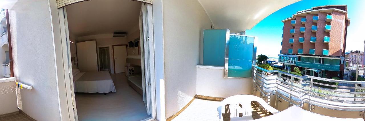Hotel Record Riccione Buitenkant foto