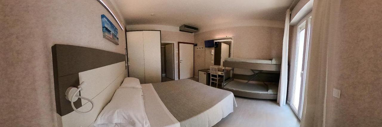 Hotel Record Riccione Buitenkant foto