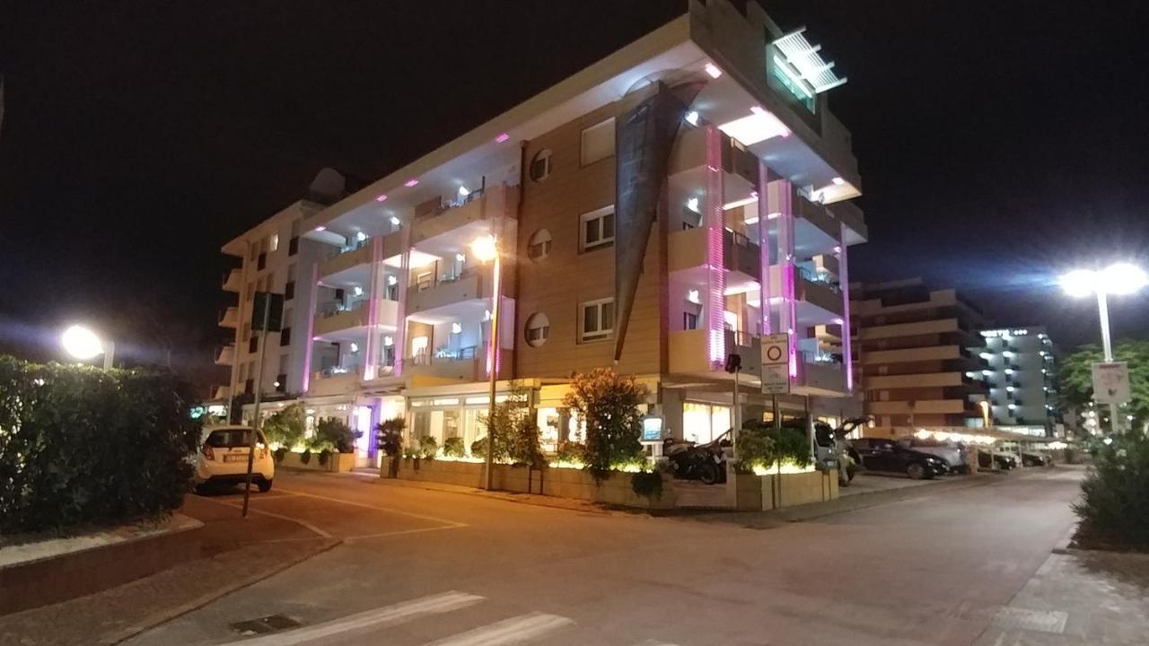 Hotel Record Riccione Buitenkant foto