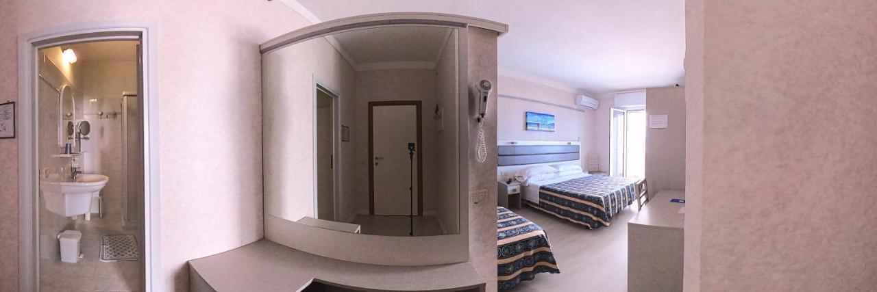 Hotel Record Riccione Buitenkant foto