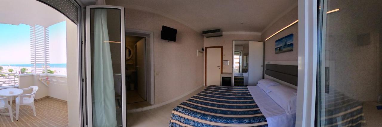 Hotel Record Riccione Buitenkant foto
