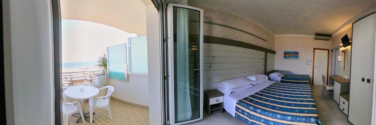 Hotel Record Riccione Buitenkant foto