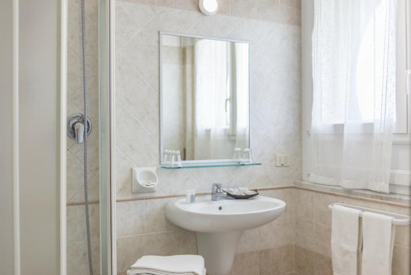 Hotel Record Riccione Buitenkant foto