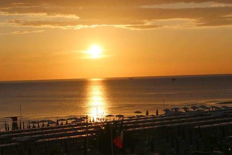 Hotel Record Riccione Buitenkant foto