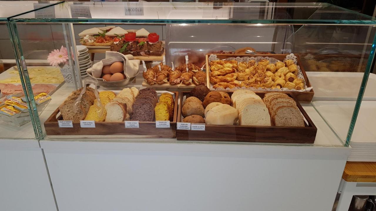 Hotel Record Riccione Buitenkant foto