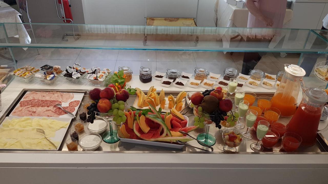 Hotel Record Riccione Buitenkant foto