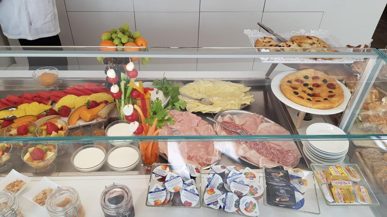 Hotel Record Riccione Buitenkant foto