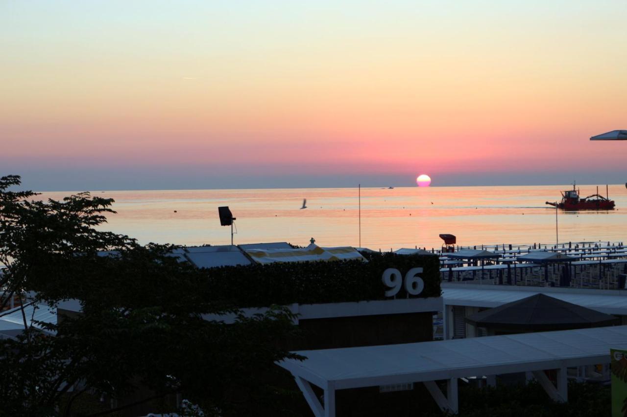 Hotel Record Riccione Buitenkant foto