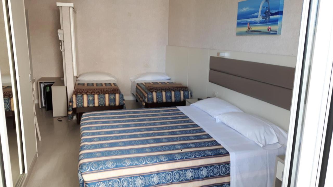 Hotel Record Riccione Buitenkant foto
