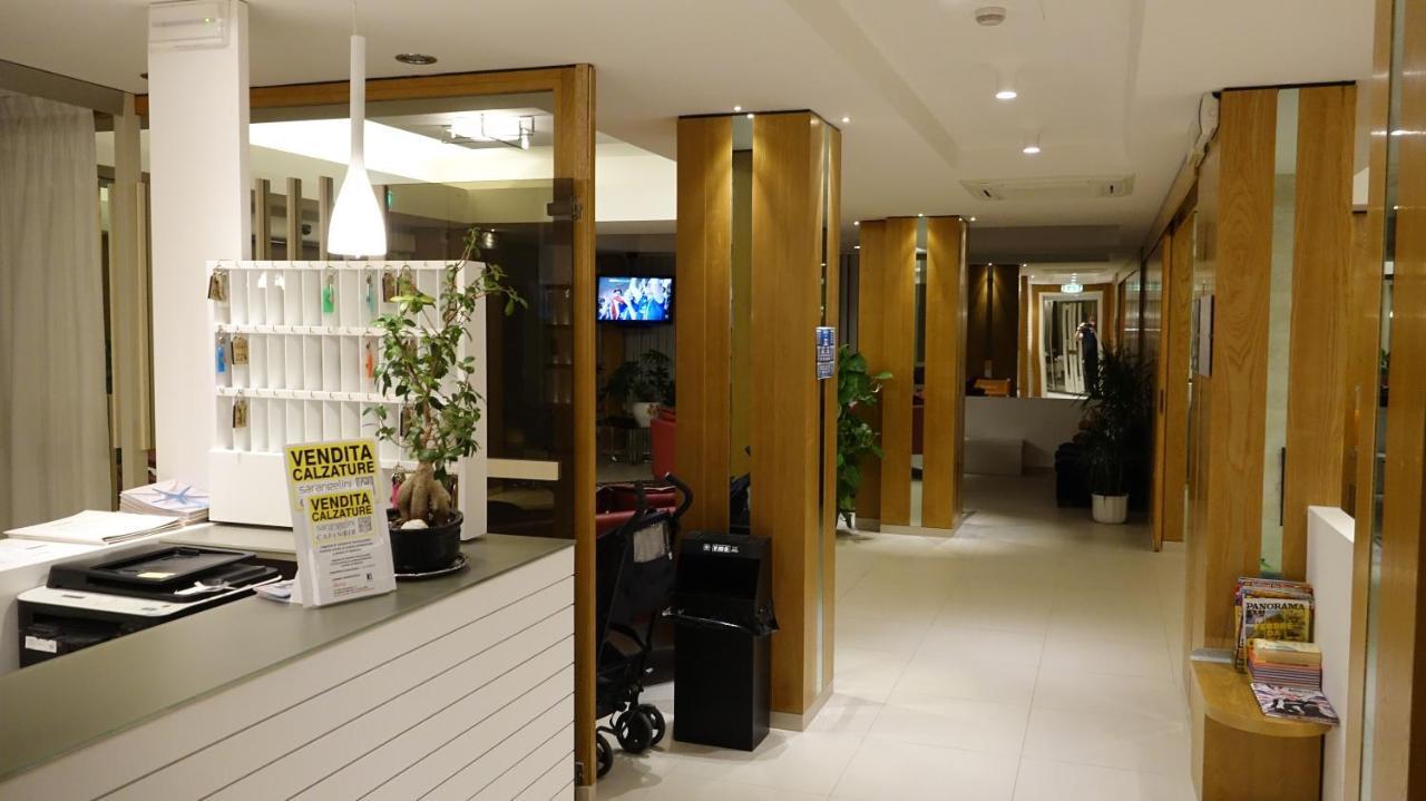 Hotel Record Riccione Buitenkant foto